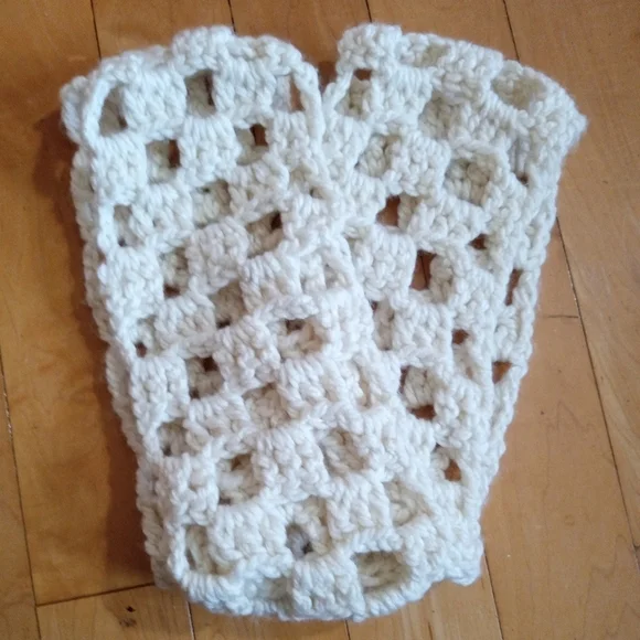 Hand Knit infinity scarf  "Squared" 27"x5.5" - Picture 3 of 3